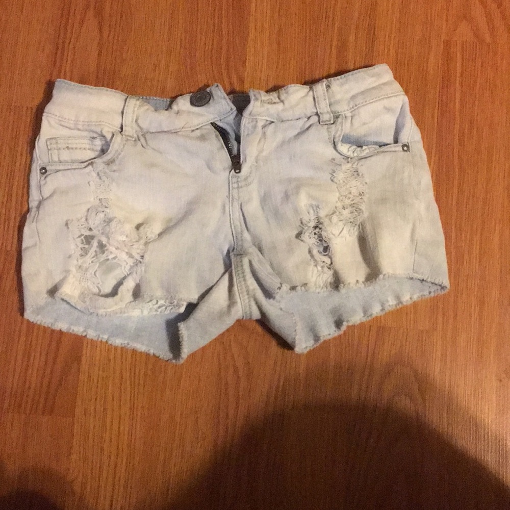 Size 1 light wash jean shorts